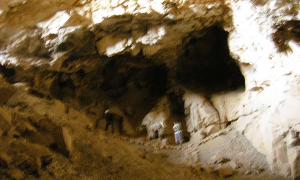 Khoid Tsenkher cave