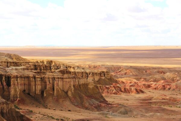 Tsagaan Suvarga /White Stupa Cliff/