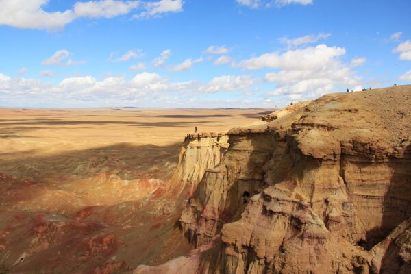 Tsagaan Suvarga /White Stupa Cliff/